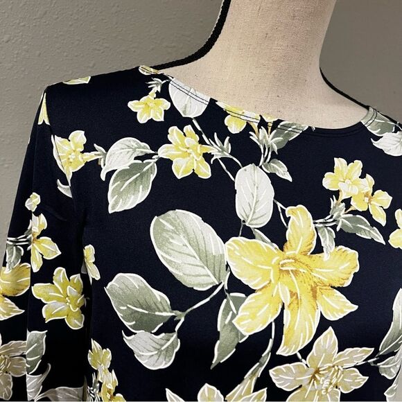 Long sleeve loose fit floral dress - Picture 2 of 9